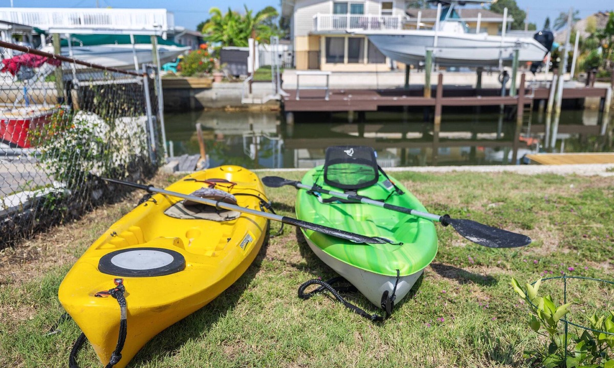 Hudson Beach Estates House | Waterfront 2BR Jacuzzi, Private Dock, Gulf Access, Dogs OK, Open for Scalloping!