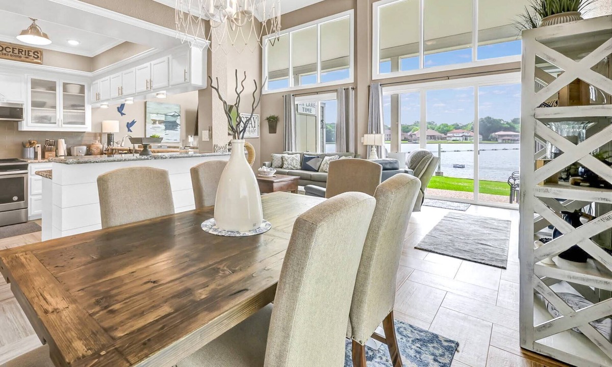 April Sound Condo | Waterfront | 2BR | Stunning Lake Views | Floor-to-Ceiling Windows | Fishing
