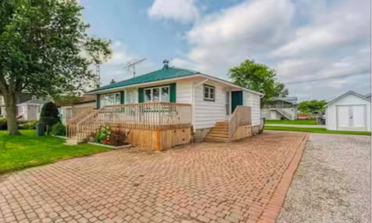 Turkey Point House | Waterfront 3 Bedroom cottage located in beautiful Turkey Point