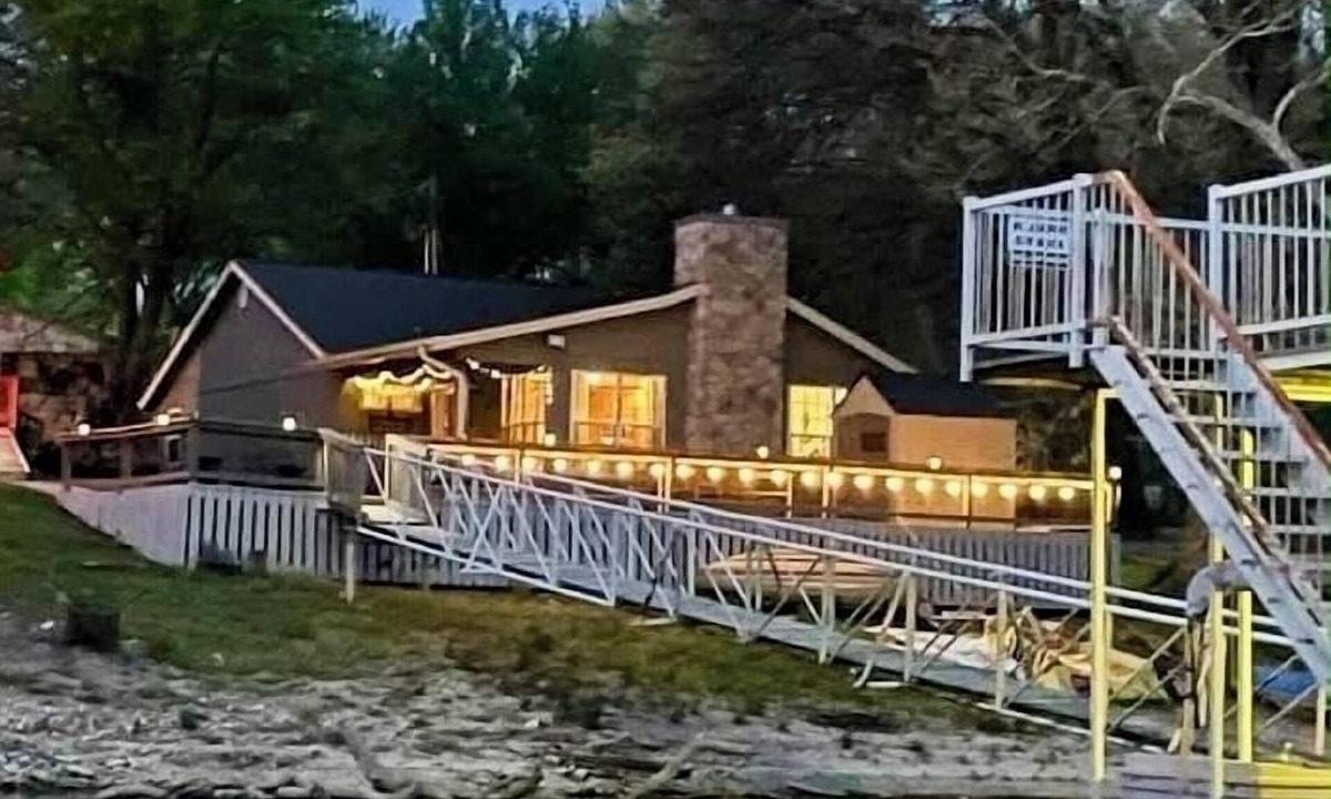 Afton House | Waterfront 3-bedroom house with dock on Monkey Island