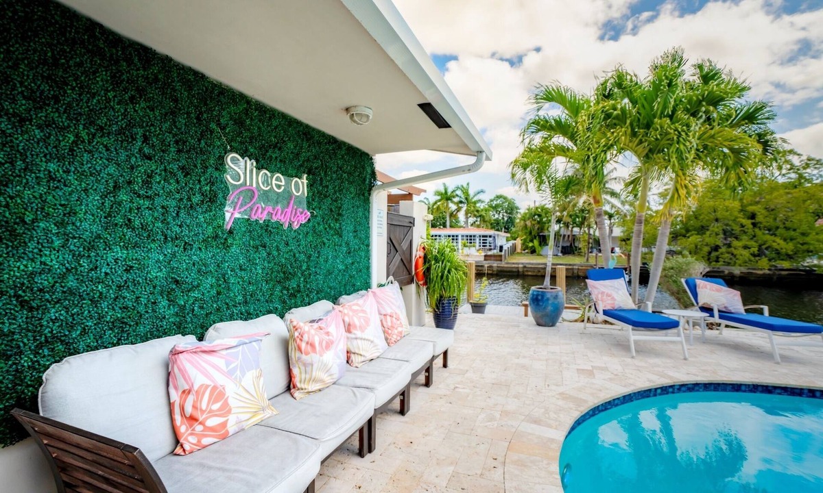 Fort Lauderdale House | Waterfront 3BR Oasis Heated Pool & Kayaks