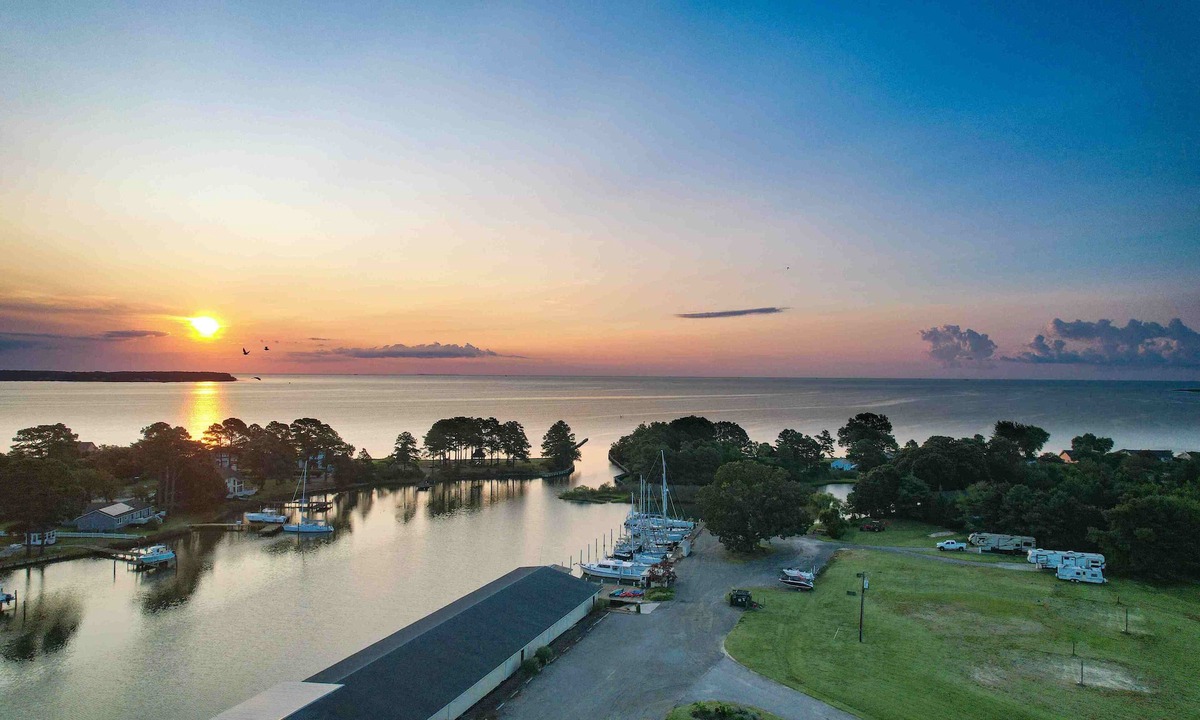 Wicomico Church House | Waterfront 4 Bed 3 Bath Sleeps 8 - Free River Cruise with Week Long Rental