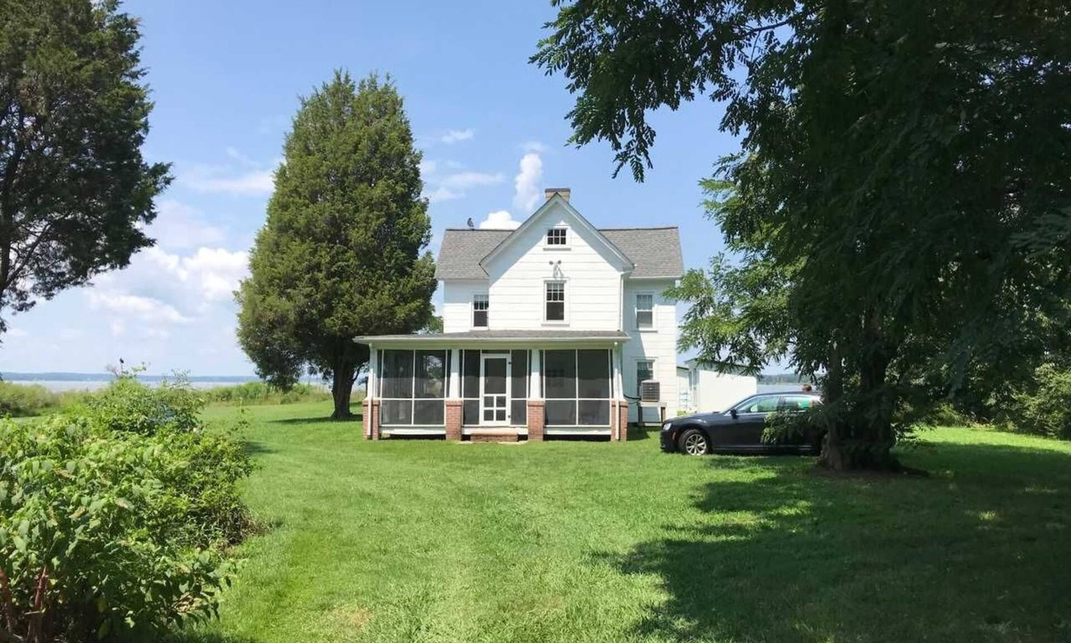 Morattico House | Waterfront 4 bedroom historic home on Rappahannock River with Dock