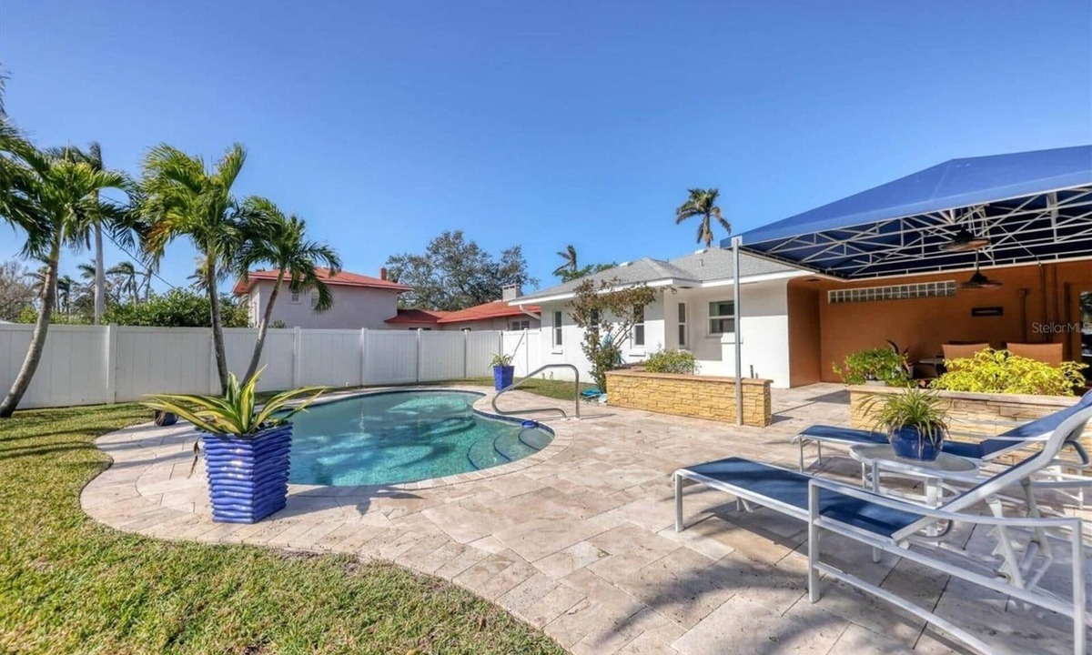 River District House | Waterfront 4 BR - Heated Pool15 min to IMG/AMI