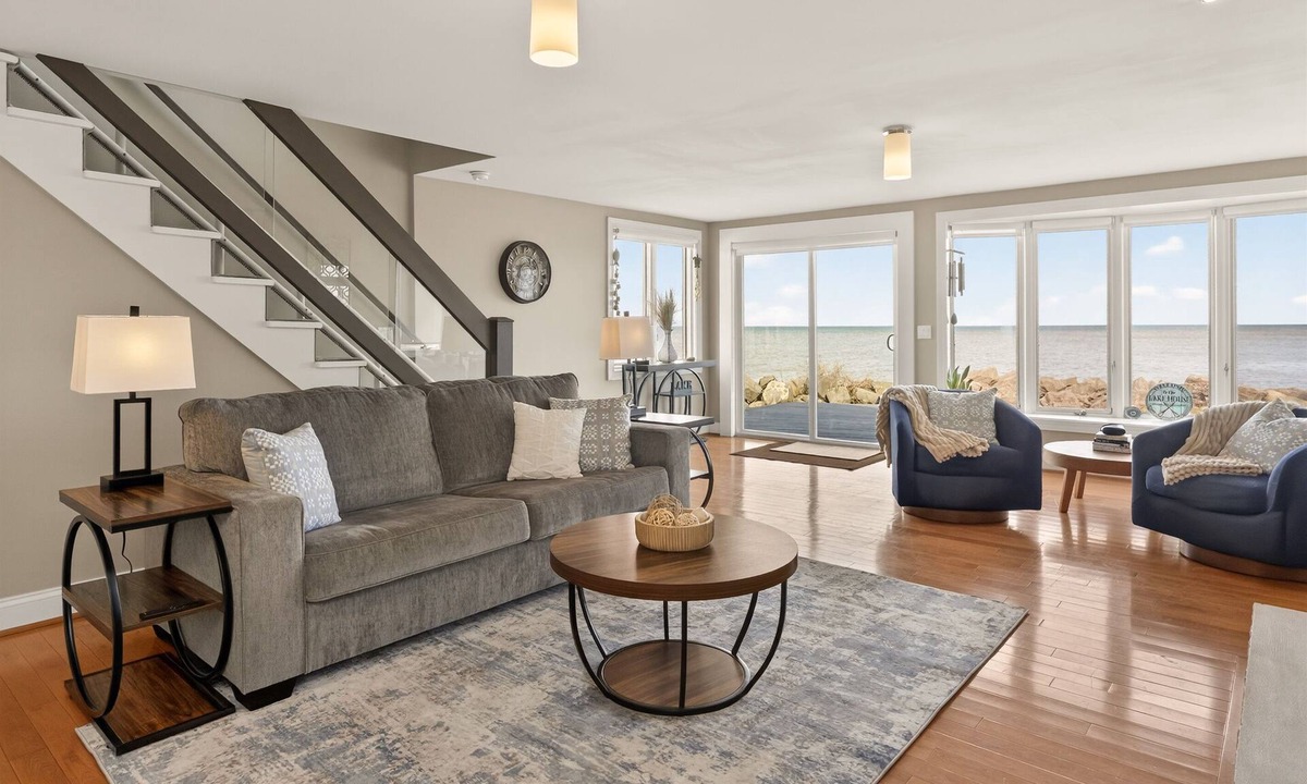Hilton House | Waterfront | 4 guests | 1 bedroom | 2 beds | 2 full baths