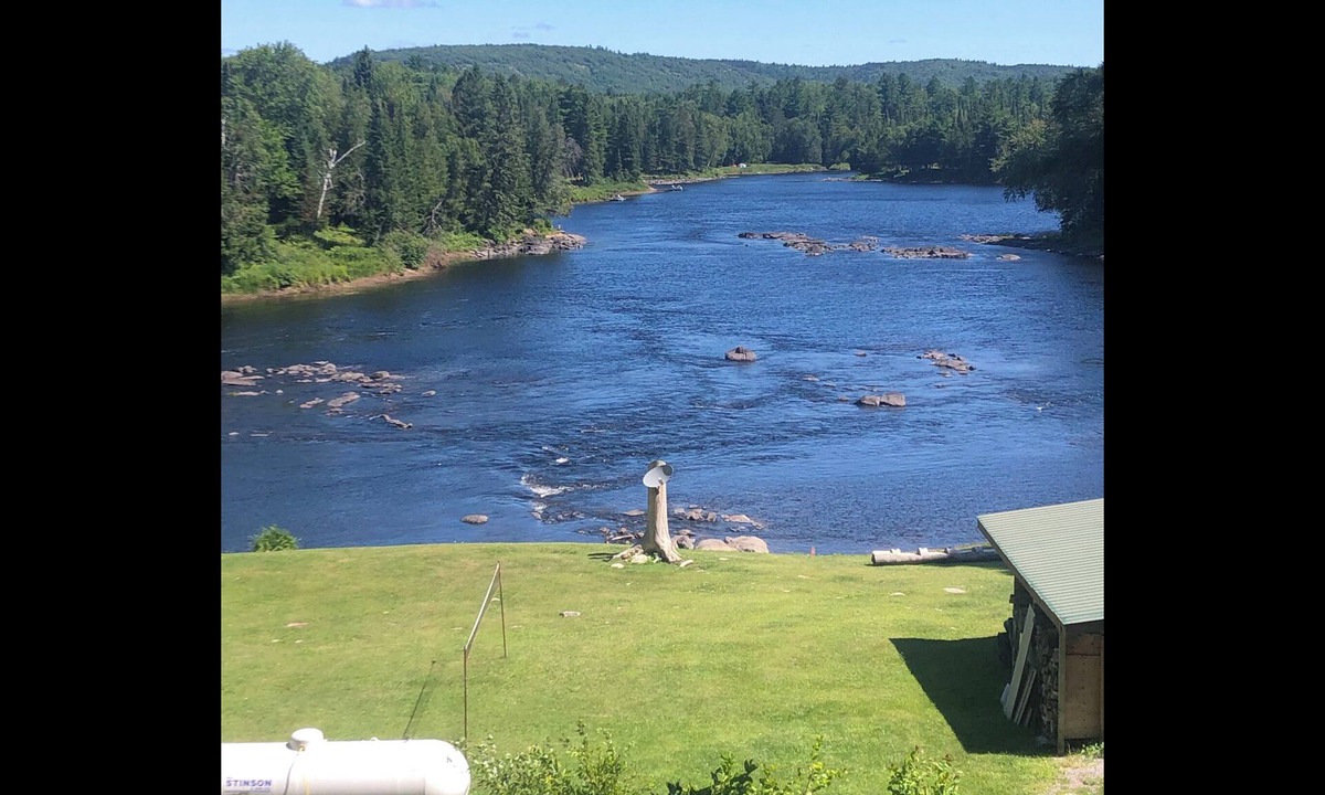 Glenfield Cottage | Waterfront 4 Season Cottage/ Madawaska Rvr /Griffith ON/Sleeps 9/2 Bath