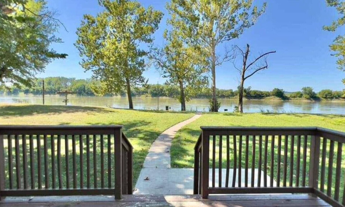 St. Joseph House | Waterfront 4BR House w/Sunset View & Fenced Yard