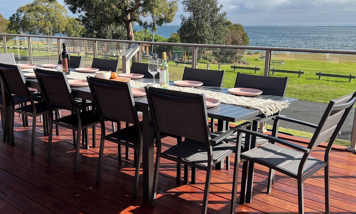 Loch Sport House | Waterfront 5 Bedroom Spacious Home