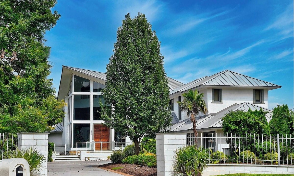 Northeast Virginia Beach Villa | Waterfront 5BR Luxury Retreat w/Pool,Chef’s Kitchen–Sleeps 14 in Virginia Beach