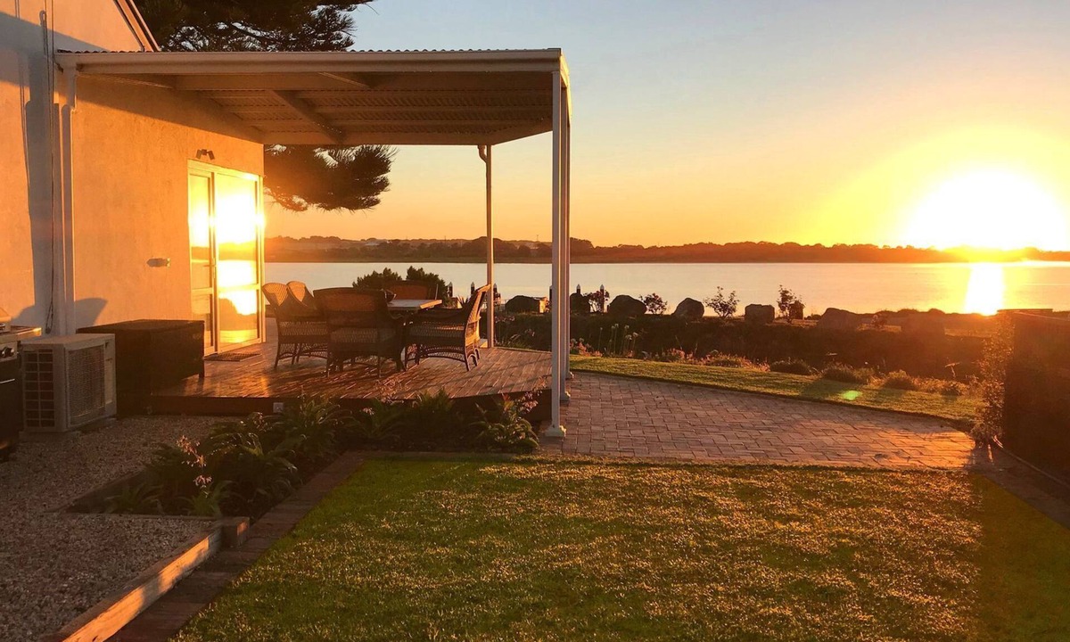Goolwa House | Waterfront Accommodation - Goolwa Township