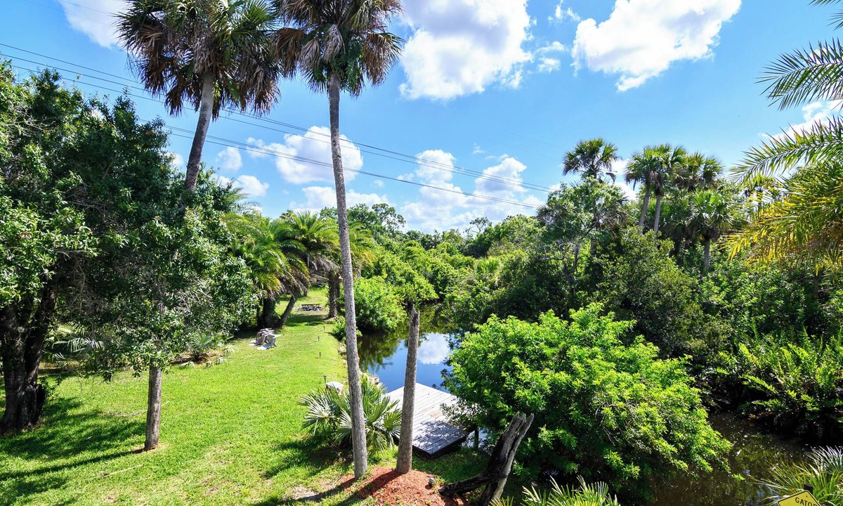 North Fort Myers House | Waterfront Acreage - Boat Launch & Saltwater Pool