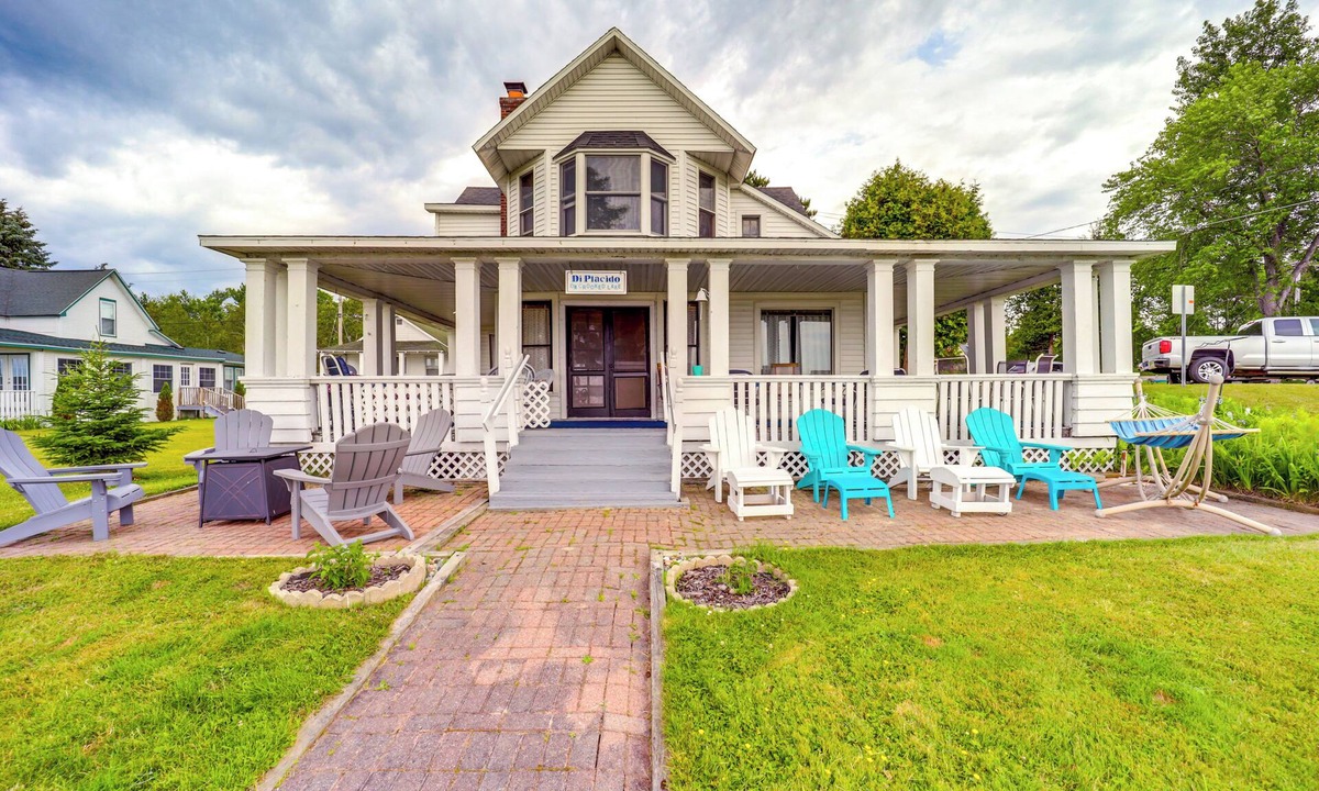 Oden Cottage | Waterfront Alanson Cottage w/Dock & Lake Access!