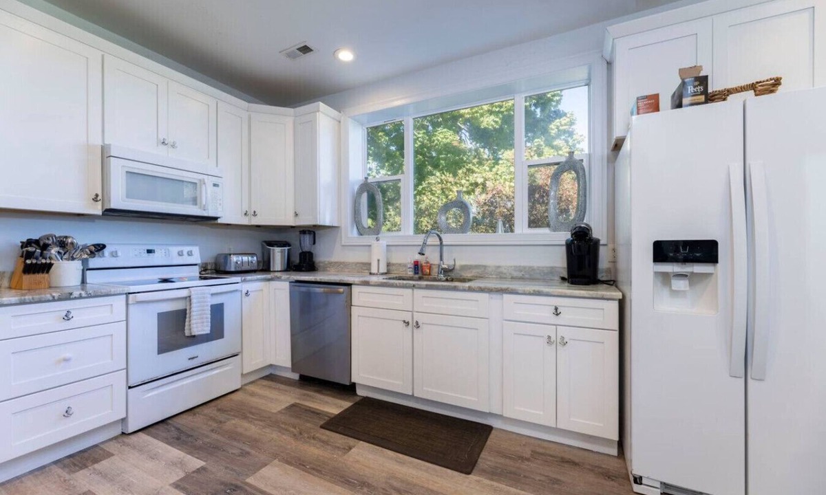 Groton Apartment | Waterfront and Beaches