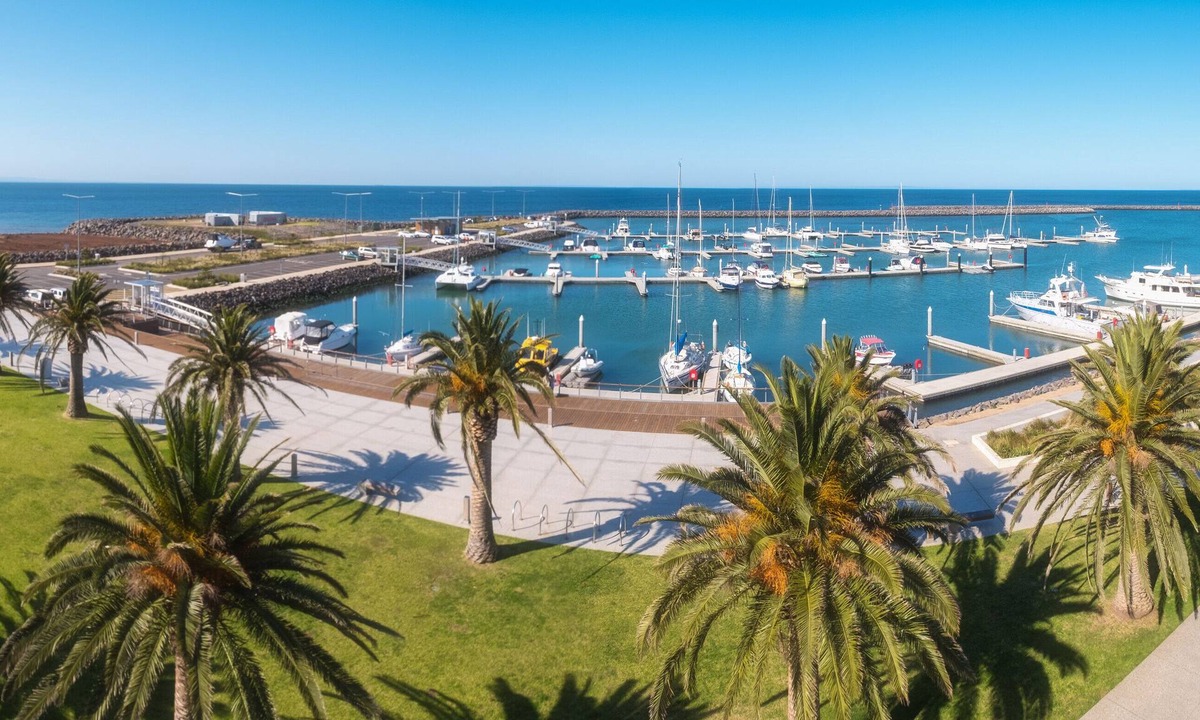 Werribee South Apartment | Waterfront Apartment with marina views!!!