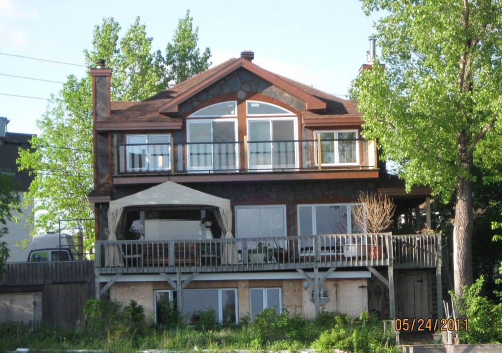 Pincourt House | Waterfront Apartment 15 Min From Montreal Airport