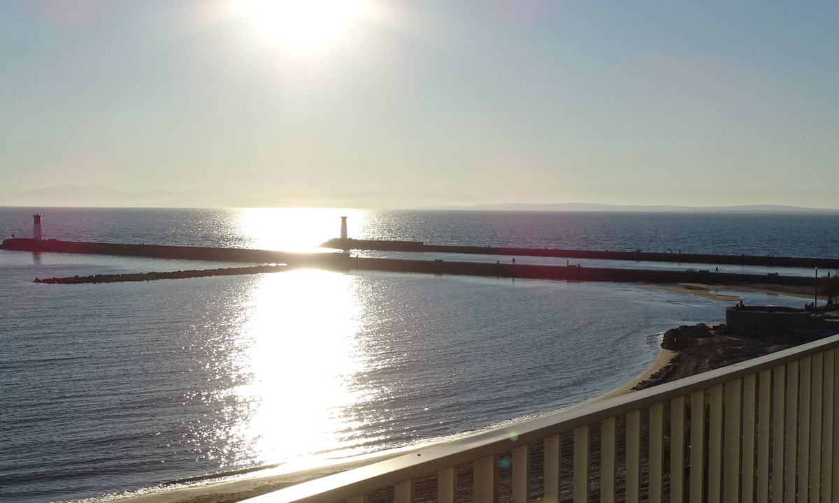 Le Grau-dʼAgde Apartment | WATERFRONT APARTMENT FACING THE SEA