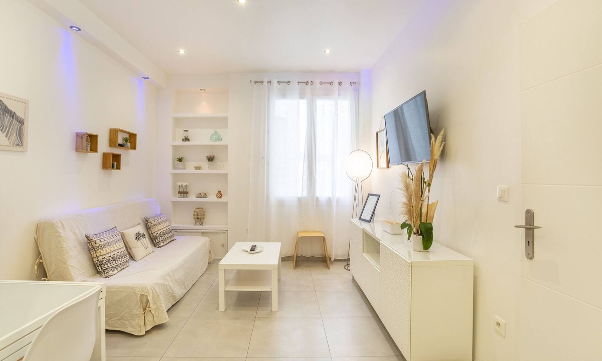 Le Pharo Apartment | Waterfront Apartment Parking