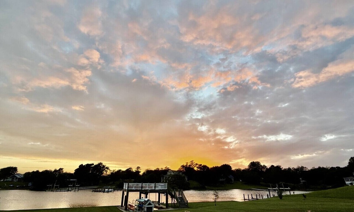 Swansboro Apartment | Waterfront apartment in quiet downtown Swansboro with dock deck - beautiful views - kayak launch w/kayaks - boat lift.