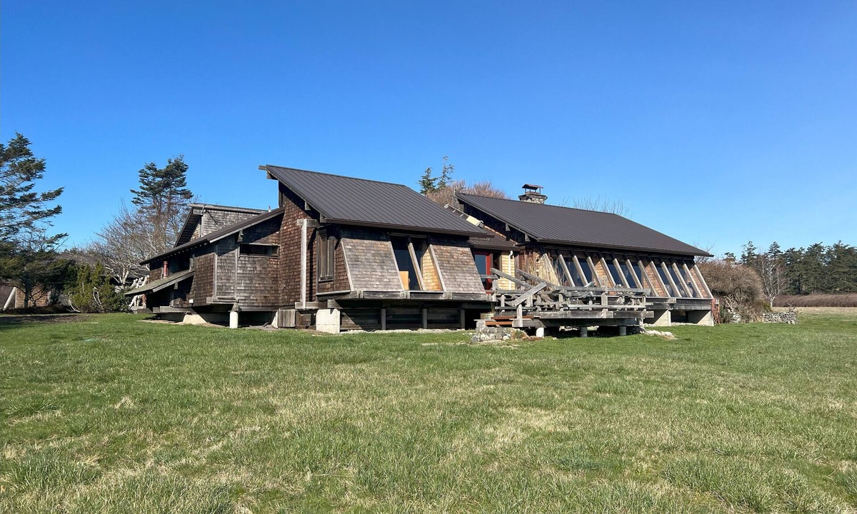 Coupeville House | Waterfront Architectural Gem on Acreage w/Hot Tub