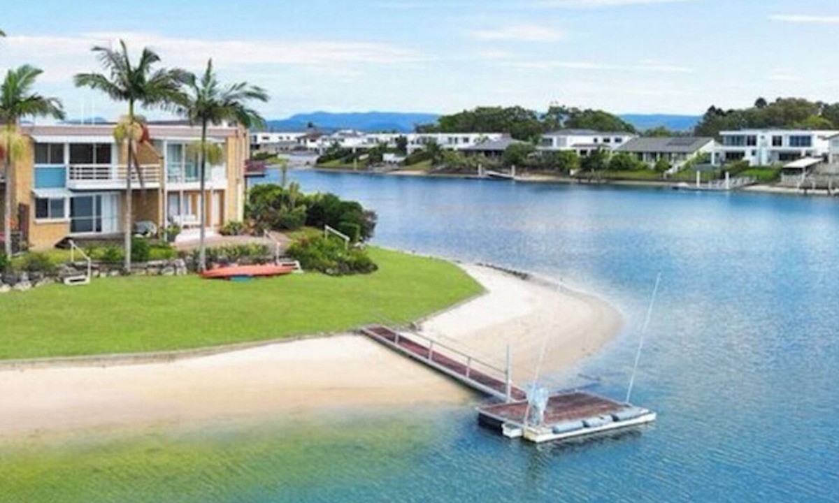 Mermaid Waters House | Waterfront at Mermaid