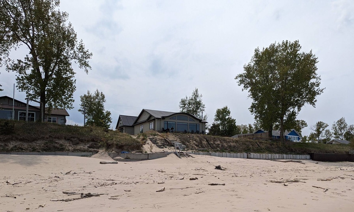 Port Franks Cabin | Waterfront beach house in beautiful Port Franks