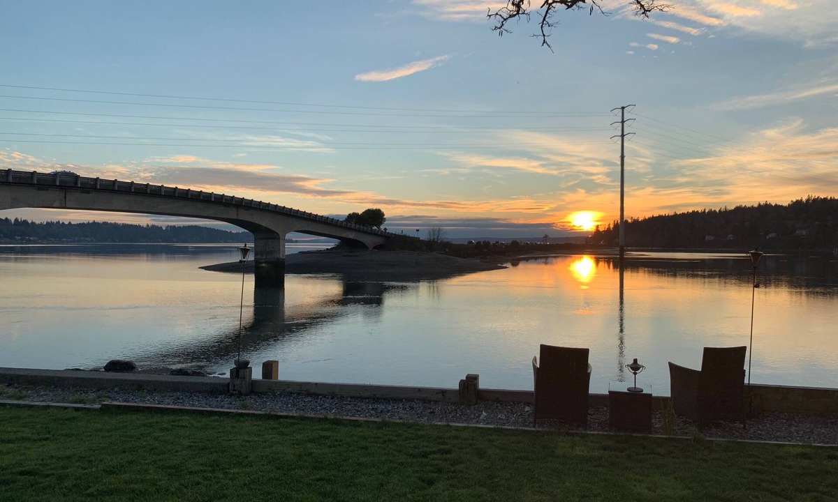 Burley House | Waterfront Beach Rental with beach access