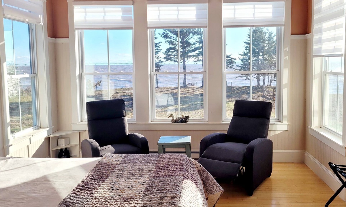 Fernwood Bed & Breakfast | Waterfront bed and breakfast with mesmerizing views.