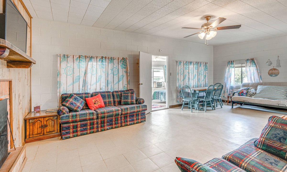 Maryneal Cottage | Waterfront Blackwell Cottage w/Patio & Fire Pit!
