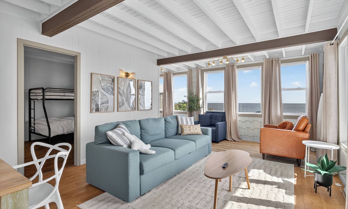 Gloucester County House | Waterfront Bliss – Le Petit Paradis