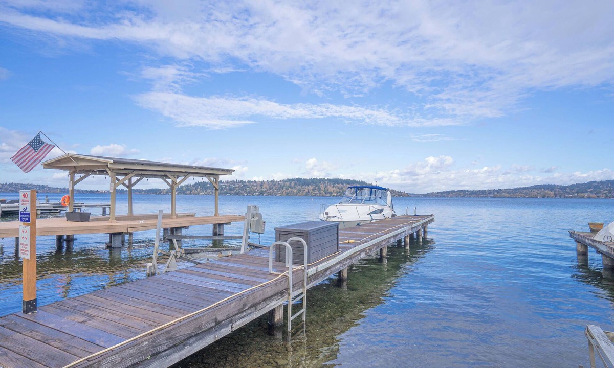 Bryn Mawr-Skyway House | Waterfront Blue Haven w/Dock, Garden & Lake Views