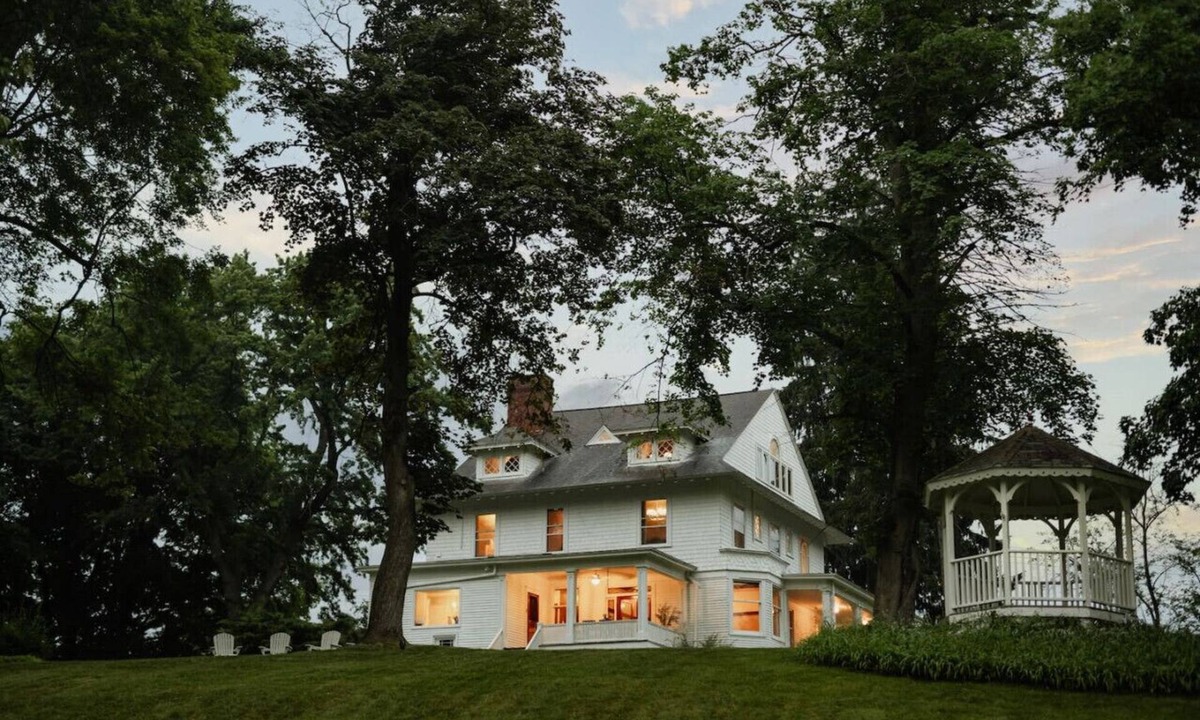 Melrose Park House | Waterfront, Boat, Hot Tub,