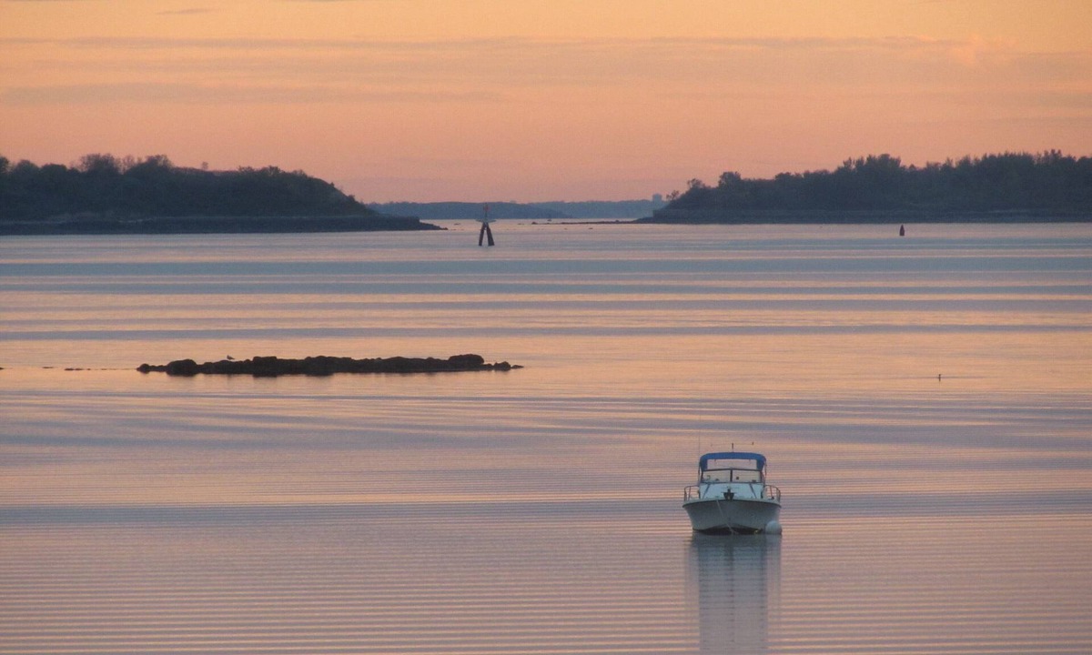 Quincy Apartment | Waterfront Boston/Island views. Kayaks onsite. Spring/Summer dates available!