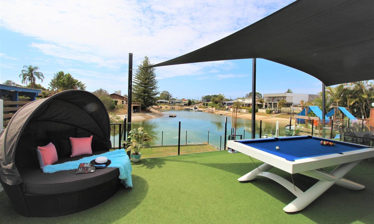Broadbeach Waters House | ^ Waterfront ^ Broadbeach Accommodation - PET FRIENDLY