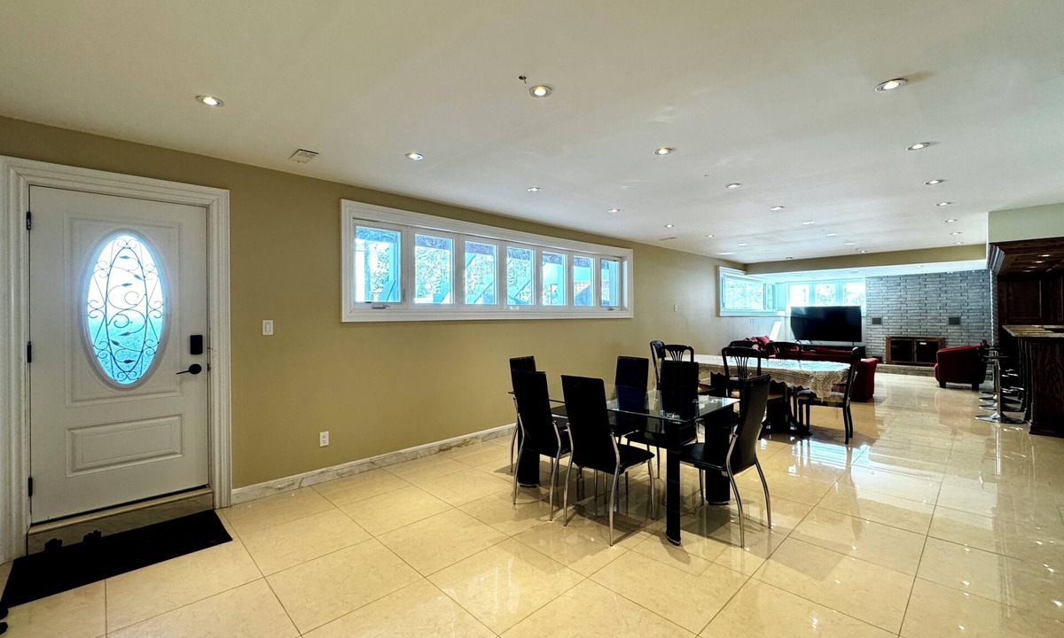Innisfil House | Waterfront Bright and Spacious Getaway