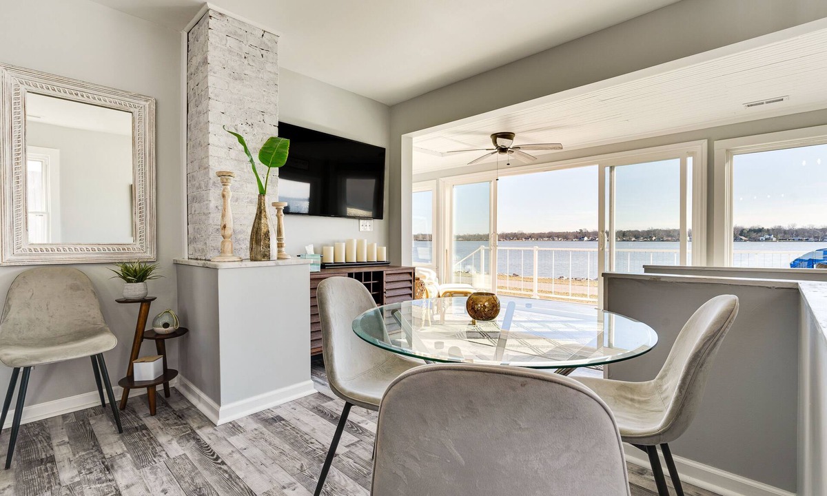 Buckeye Lake House | Waterfront Buckeye Lake Home w/Deck & Dock!