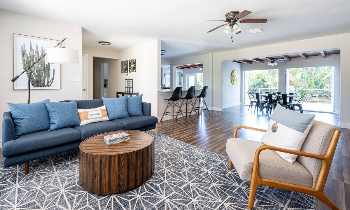 Redevelopment Area House | 🌊Waterfront Bungalow - 1.5 Miles to Downtown!- Last minute discounts!