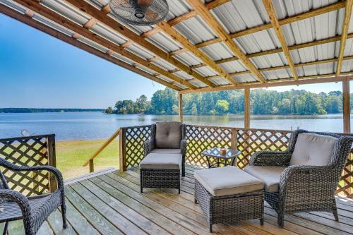 Negreet House | Waterfront ‘Buster's Place on Hickory’ w/Fire Pit