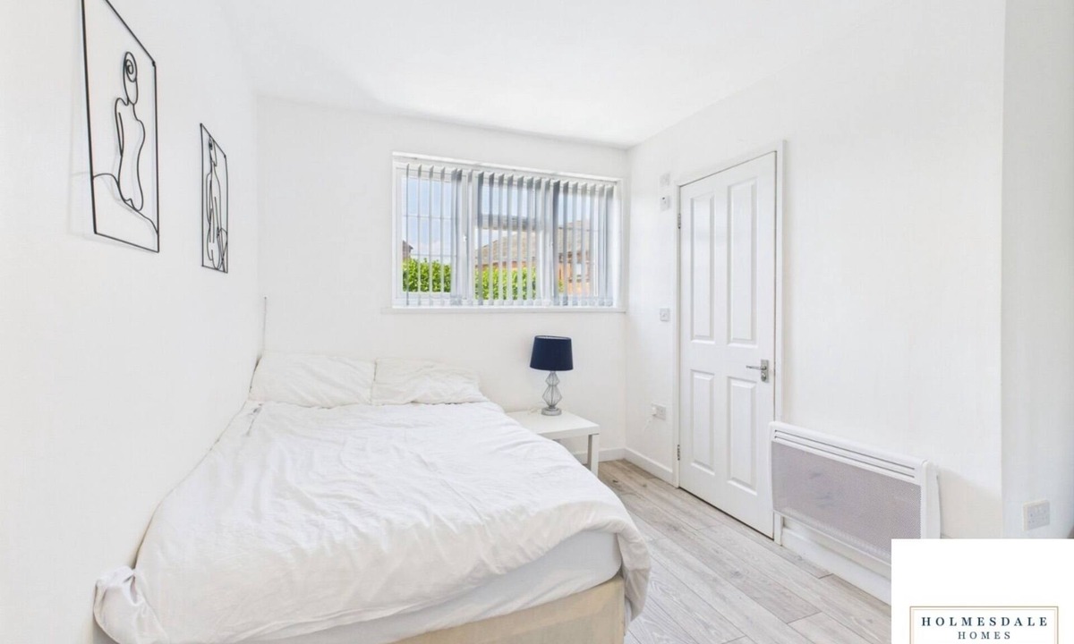 Weston Apartment | Waterfront by Holmesdale Homes