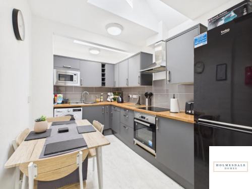 Weston Apartment | Waterfront by Holmesdale Homes