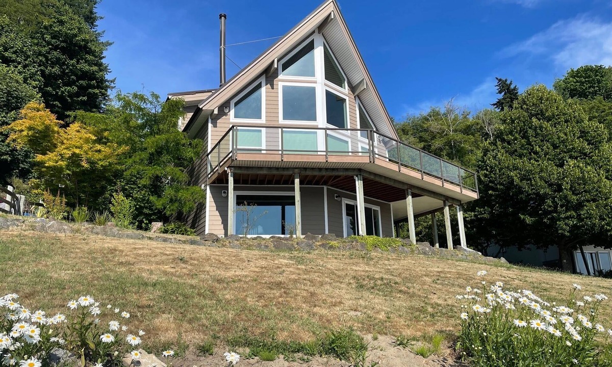 Vashon Island Cabin | Waterfront cabin facing the sunset
