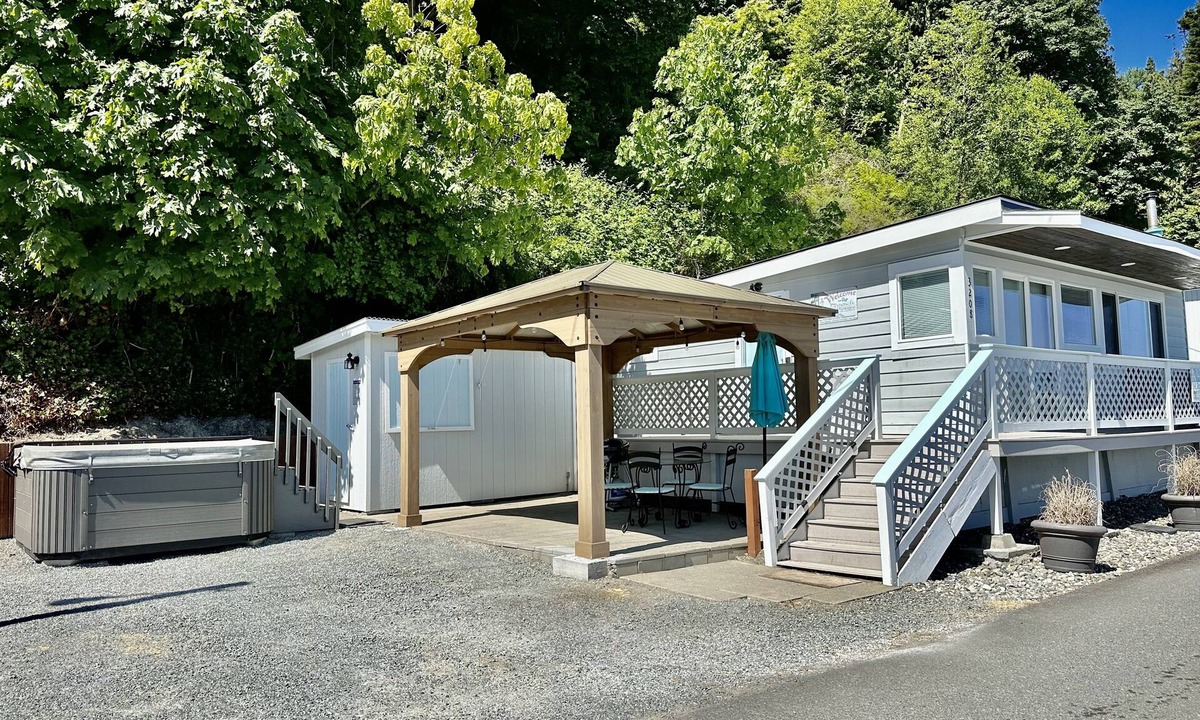Camano Island Cottage | Waterfront Cabin on Camano Island with hot tub and outdoor patio.