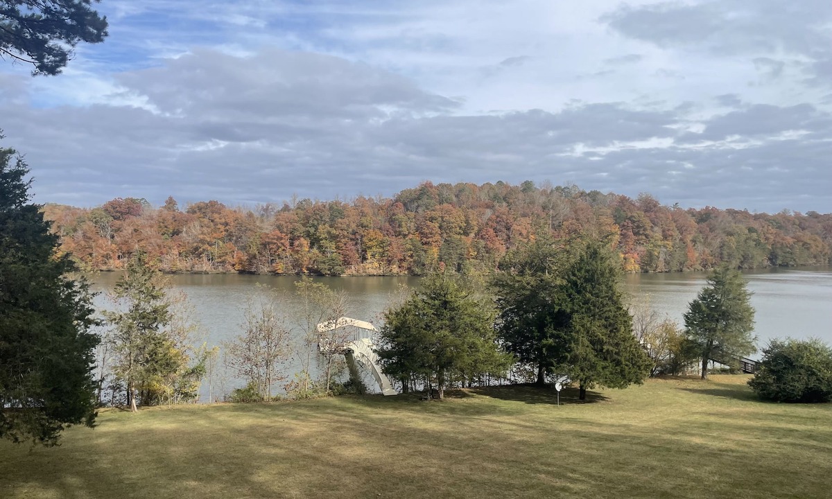 Pittsville Cabin | Waterfront Cabin on Leesville Lake!
