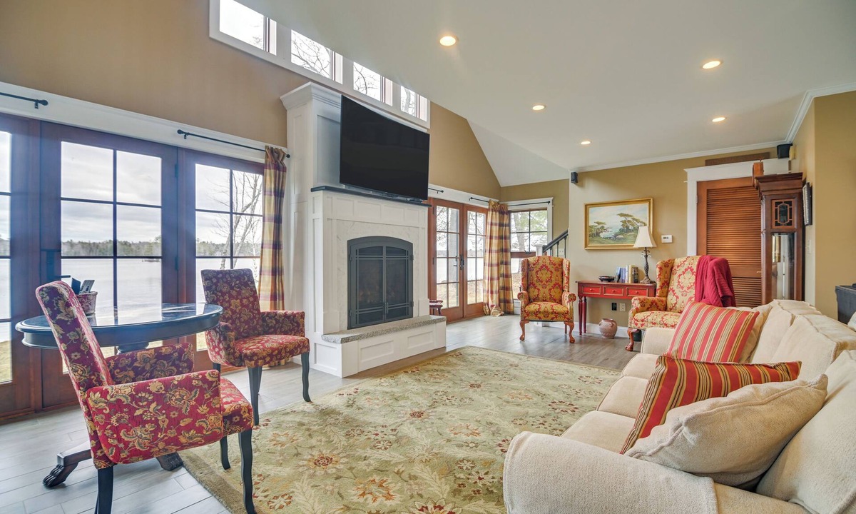 Eddington Cabin | Waterfront Cabin w/Deck: Serene Eddington Escape