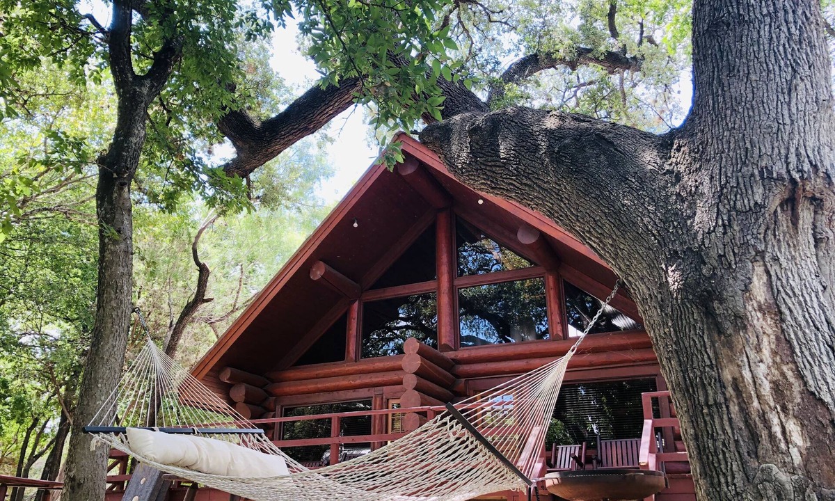 Marble Falls Cabin | Waterfront Cabin w/Stunning Lake Views & Porch