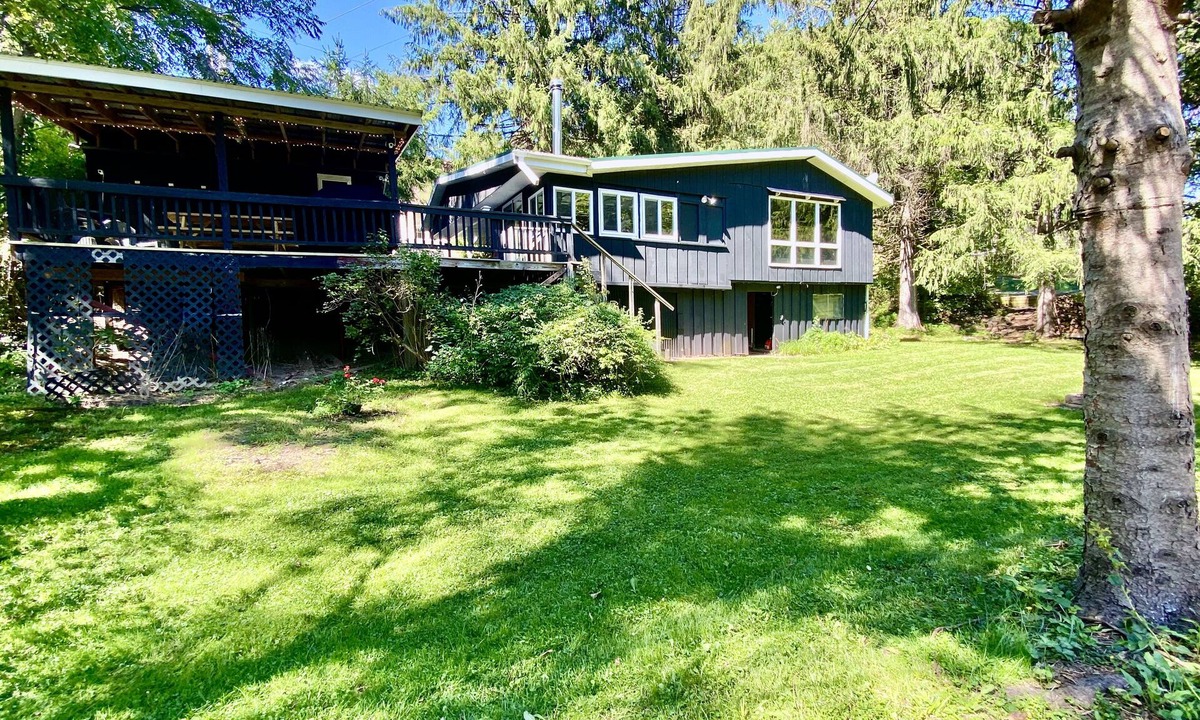 Waterville Cabin | Waterfront Cabin Walkable to Everything!