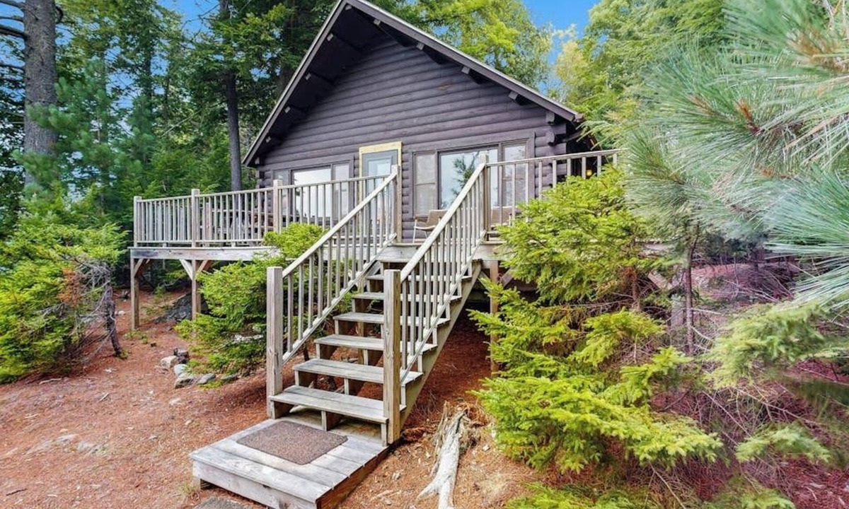 Beaver Cove Cabin | Waterfront cabin with amazing views from the deck & lake access