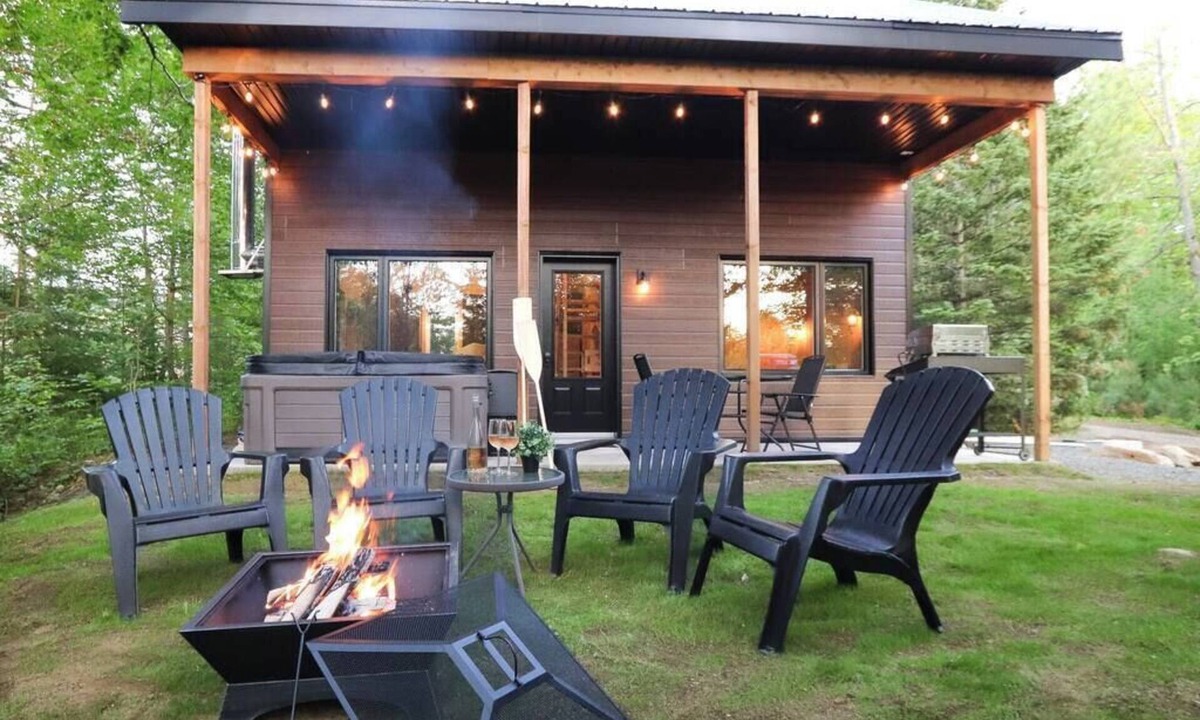 Shannon House | Waterfront Cabin with Spa | Le Colvert