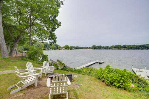 Sister Lakes House | Waterfront Cable Lake Cabin with Grill!