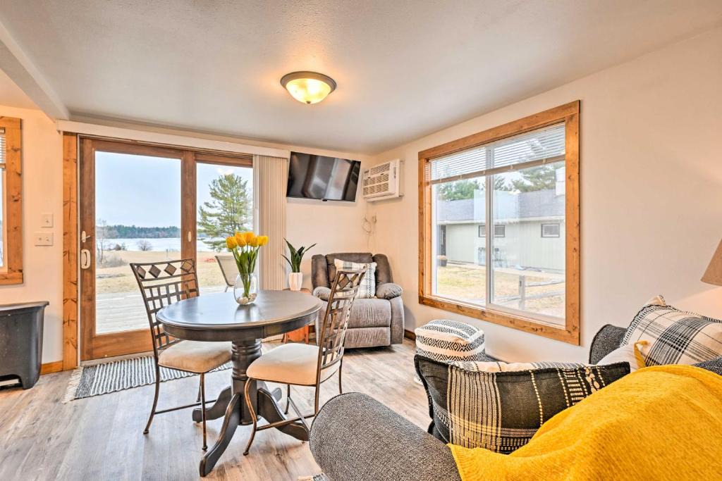 Arkdale House | Waterfront Castle Rock Lake Cabin w/Deck & Grill