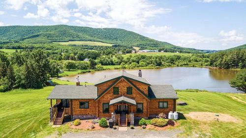 Stamford Ski Chalet | Waterfront Catskills Log Cabin with Hot Tub & Views